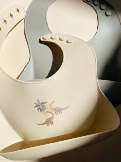 Lot De 2 bavoirs En Silicone - Dino -Konges Sløjd®. Soldes Boutique FLAT KS100026 P10021 1 240326092253