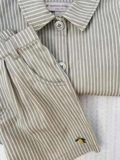 Short Frankie - Tea Stripe -Konges Sløjd®. Soldes Boutique FLAT KS103249 P25041 KS103182 P25041 1 240822093158 3c483289 a53d 46a4 bf79 658687e3fd57