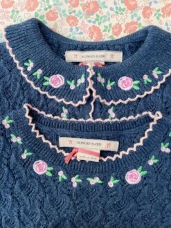 Pull Rosier - Ensign Blue -Konges Sløjd®. Soldes Boutique FLAT KS103971 S15135 KS103973 S15135 1 250729074209 5e0c1a70 ae95 4c67 8d95 02d25a366bb4
