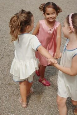 Robe Sheeny - Peony -Konges Sløjd®. Soldes Boutique MOOD KS103162 S30109 KS103162 S00008 KS103160 S00008 3 240822090900