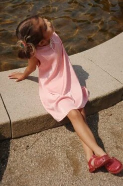 Robe Sheeny - Peony -Konges Sløjd®. Soldes Boutique MOOD KS103162 S30109 KS103302 P00005 KS103080 S30129 1 240822090902 1fb0aa9b 2b7a 42d0 a1a4 b651d510620b