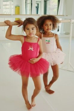 Robe Marina - Rose Red -Konges Sløjd®. Soldes Boutique MOOD KS103214 S30070 KS103214 S10039 6 240823095718 05a0780e 10c0 4631 8cdf 85d3d92f776e