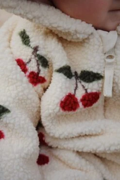 Grenouillère Jody - Ma Grande Cerise -Konges Sløjd®. Soldes Boutique MOOD KS103480 P00049 1 241020033218