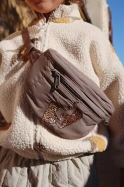 Bumbag Juno - Walnut -Konges Sløjd®. Soldes Boutique MOOD KS103485 S25115 KS103479 P00061 1 241020033236 dfa647e0 178b 407d 95ba 0036f9d62ef7