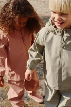 Set De Pluie Plainy - Cameo Brown -Konges Sløjd®. Soldes Boutique MOOD KS103525 S20018 KS103525 S25035 4 241020033427 74c35e6e 3a61 4786 b7f6 a577cddf06dd