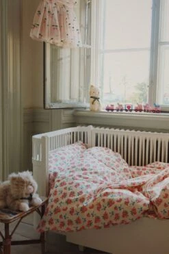 Robe Tullie - Ma Grande Cerise Pink Glitter -Konges Sløjd®. Soldes Boutique MOOD KS103833 P05195 KS104026 S30051 KS104020 P00057 KS103963 S45064 1 250729073619 de5f5461 c7b1 42c2 9860 5d58c828d6fc