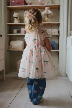 Robe Tullie - Ma Grande Cerise Pink Glitter -Konges Sløjd®. Soldes Boutique MOOD KS104020 P00057 KS103885 P15012 2 250729073934 32039781 3956 4377 b992 7b12b740ff6e