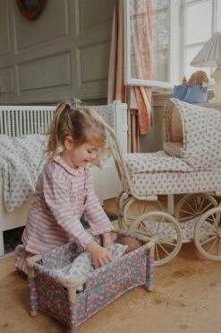 Landau Poupée Minnie - Verona Blues -Konges Sløjd®. Soldes Boutique MOOD KS104288 P05198 KS104375 P00105 KS104400 P25070 2 250923092145 70a80345 7ba6 4490 ba7b 862d1f3d9717